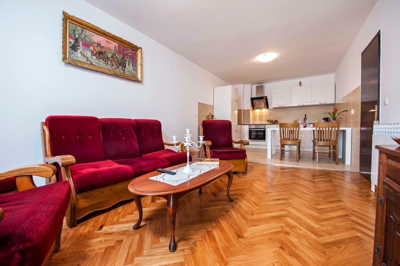 Apartment Valentina ロヴィニ エクステリア 写真
