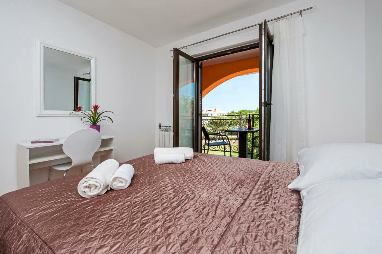 Apartment Valentina ロヴィニ エクステリア 写真